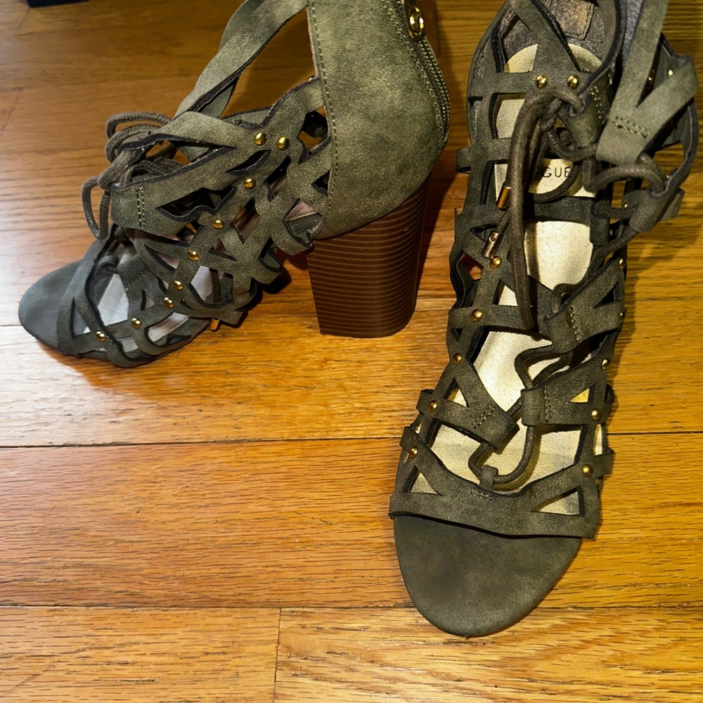 G by Guess Khaki Cutout Block Heels - Picture 4 of 6